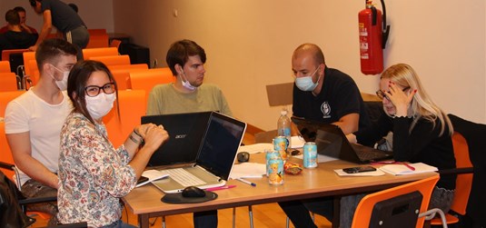 Čestitamo našim studentima na uspjehu ostvarenom kroz osmišljavanje sustava za filtriranje morske vode i pročišćavanje od mikroplastike