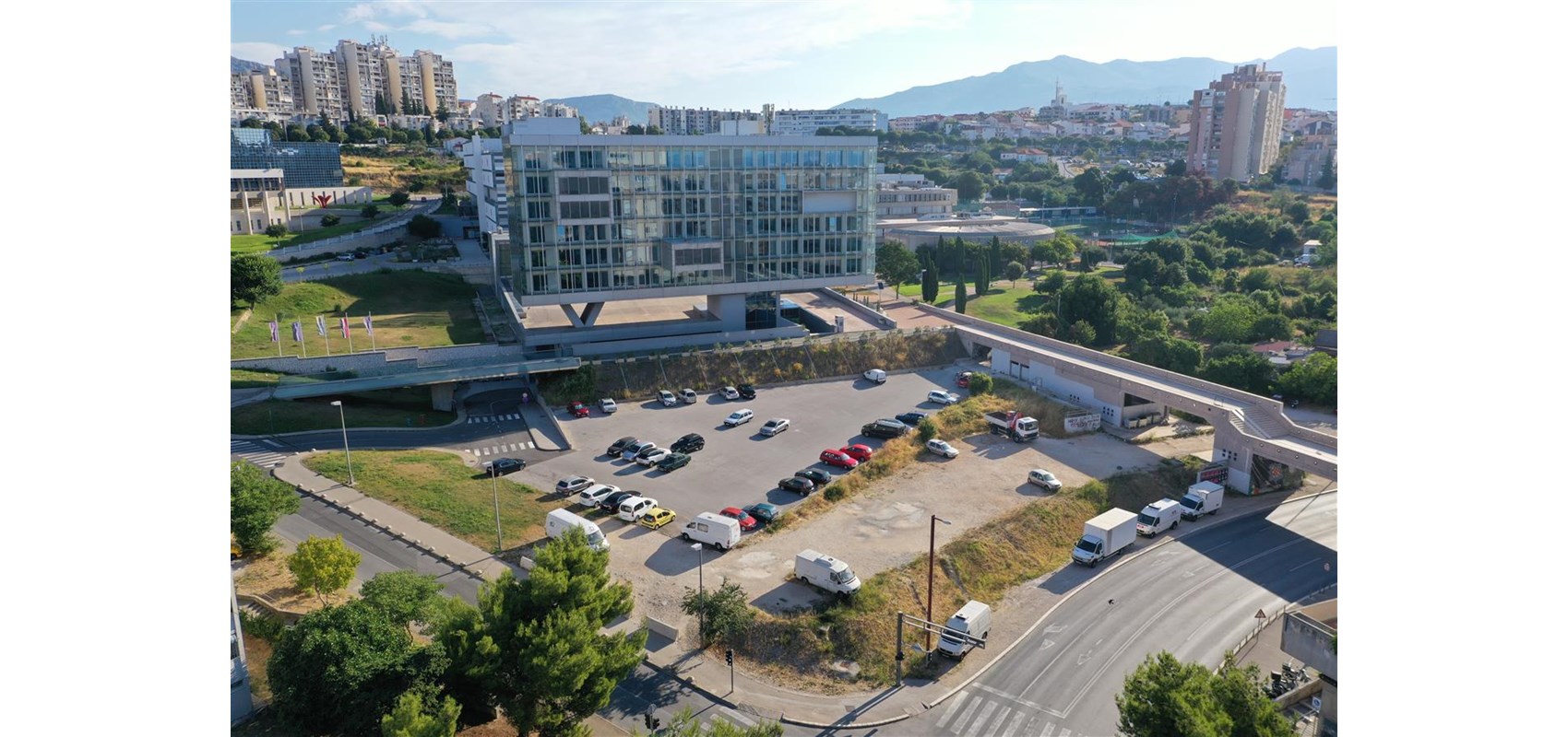 Uređenje parkirališta ispred Sveučilišne knjižnice