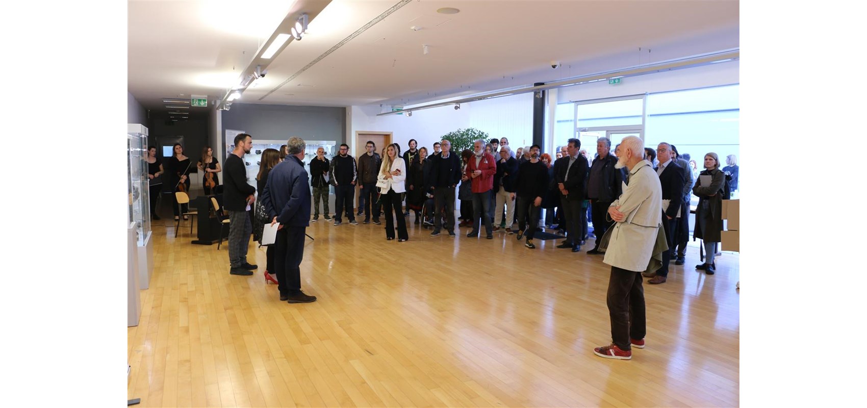 U Sveučilišnoj galeriji, srcu kampusa, svečano otvorena izložba radova studenata Kiparskog odsjeka UMAS-a K.I.P. 3