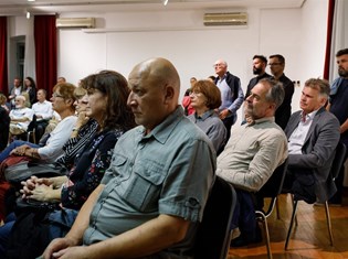12d34bb0-d321-4473-ab59-d42ee3dd6f4e.jpg