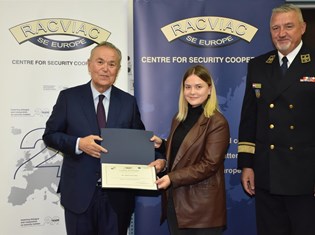 raviac10.jpg
