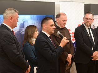 izlozba_tomislav12-061125.jpg