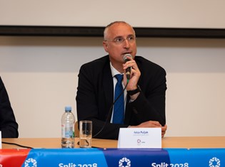 AM_2028Split-01.jpg