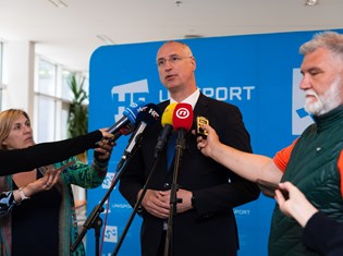 AM_2028Split-03.jpg