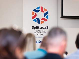 AM_2028Split-06.jpg