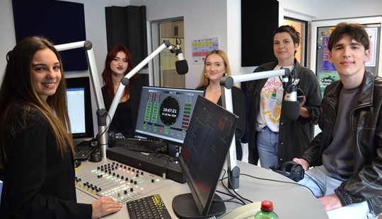 Novinarska družina Druge na KIM-ovoj radionici 2025.