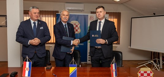 Potpisan Ugovor o izradi stručne studije upravljanja populacijom divljih konja u Hercegbosanskoj županiji